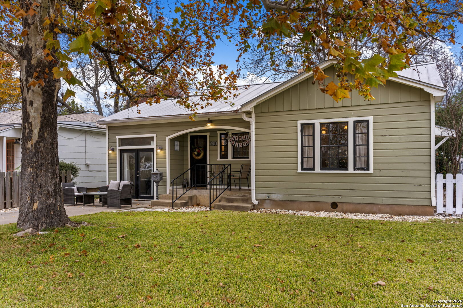 210 N Acorn Fredericksburg TX 78624