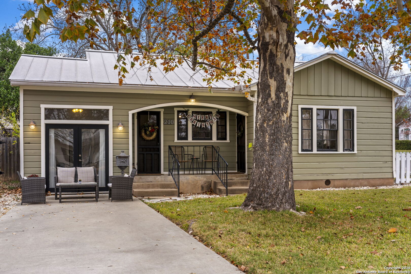 210 N Acorn Fredericksburg TX 78624