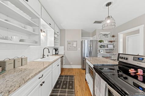 210 N Acorn Fredericksburg TX 78624