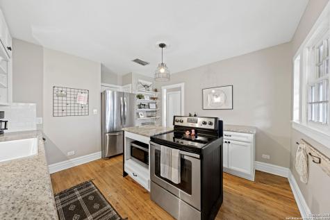 210 N Acorn Fredericksburg TX 78624