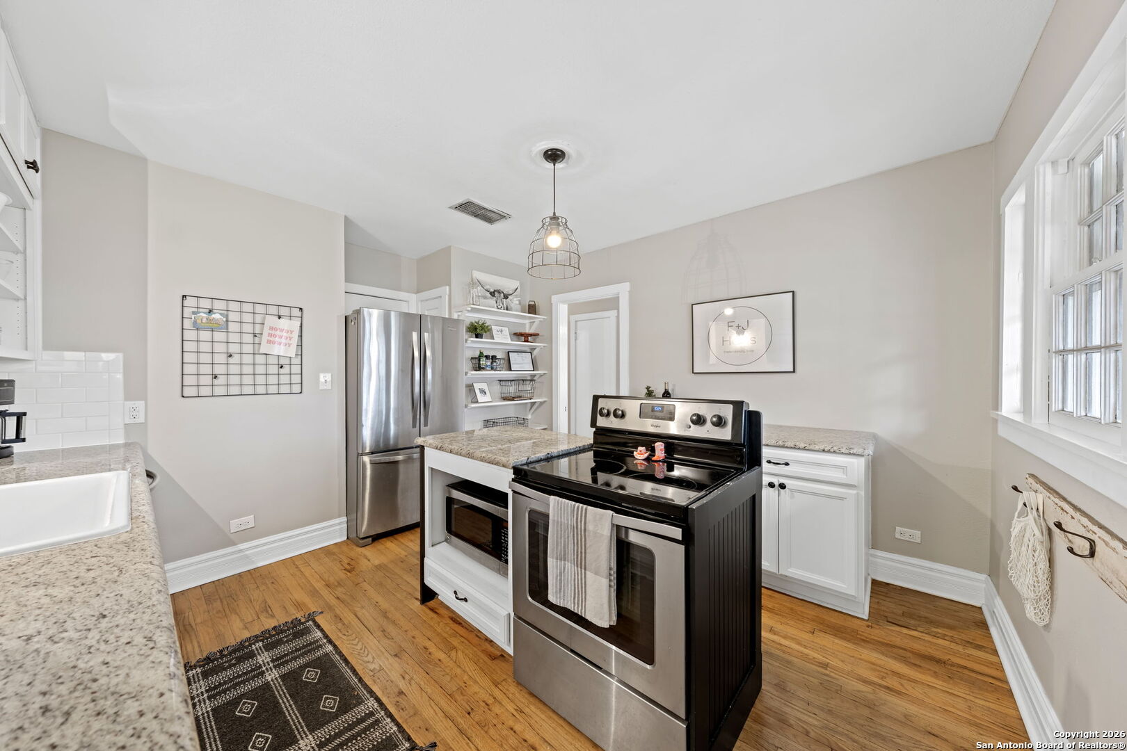 210 N Acorn Fredericksburg TX 78624