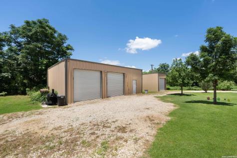 9195 S Loop 1604 E Elmendorf TX 78112