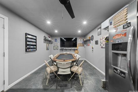 9195 S Loop 1604 E Elmendorf TX 78112