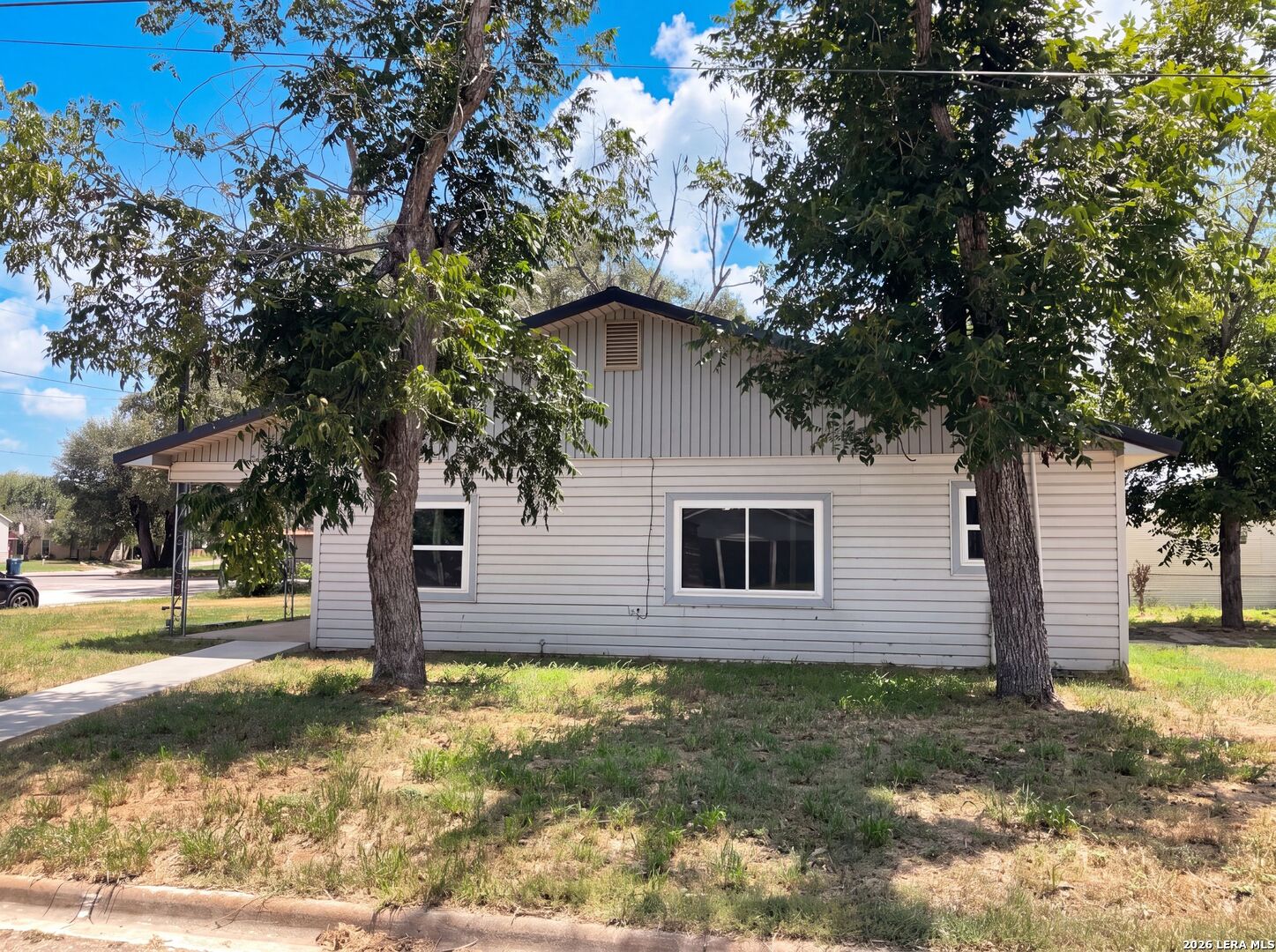 725 Kelly Street Poteet TX 78065
