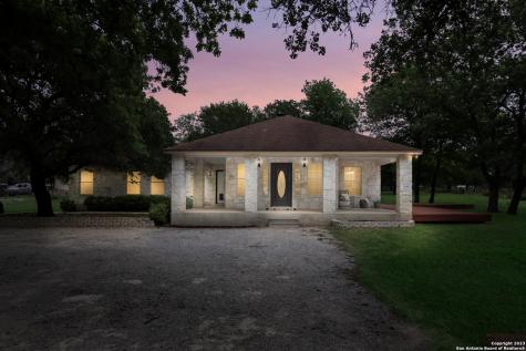 260 Saddle Lane Floresville TX 78114