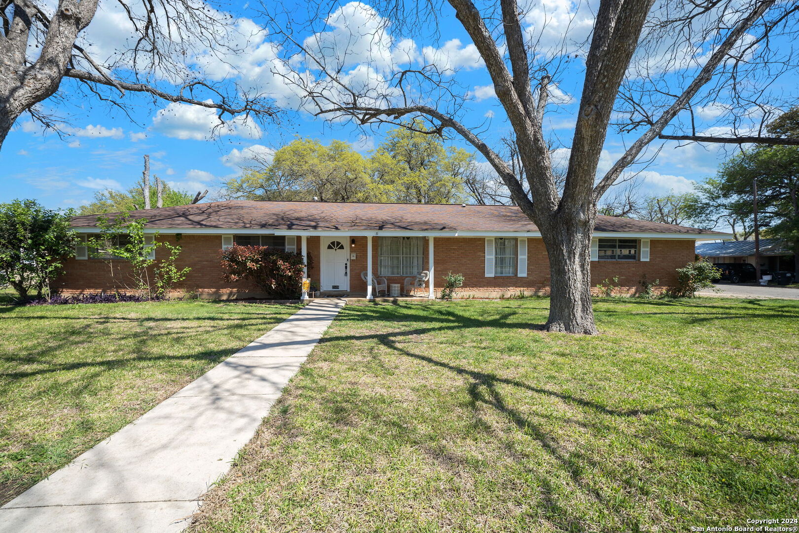 2809 Avenue I Hondo TX 78861