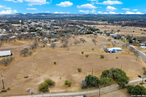 64 Orchard Park Boulevard Medina TX 78055