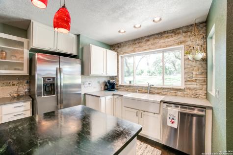 20892 Bluehill Pass Helotes TX 78023