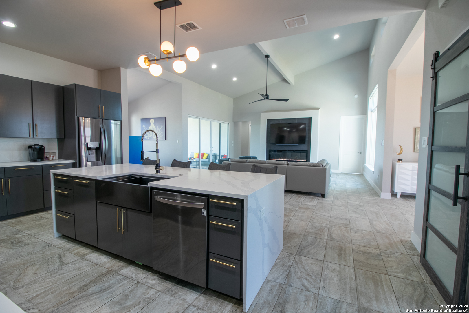 1273 County Road 2801 E Mico TX 78056