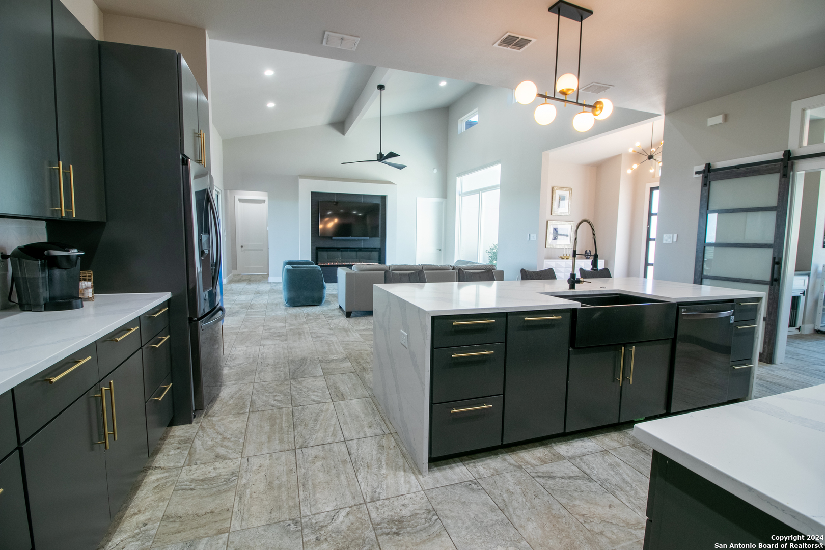 1273 County Road 2801 E Mico TX 78056
