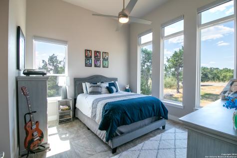 1273 County Road 2801 E Mico TX 78056