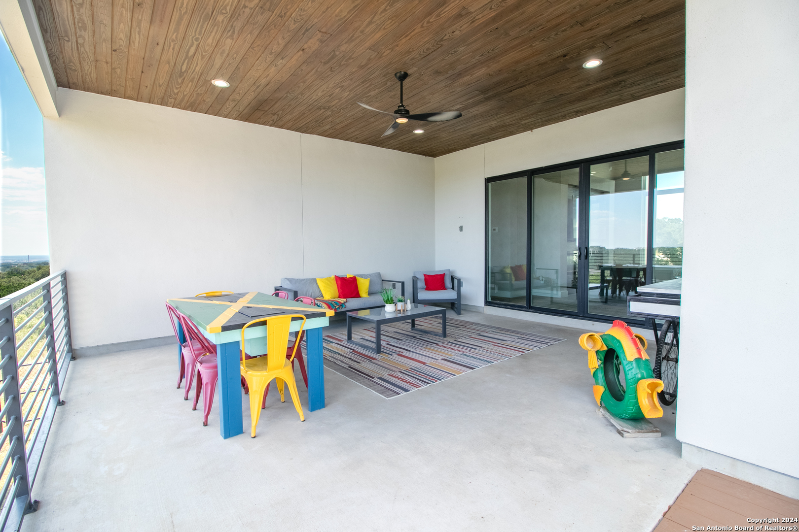 1273 County Road 2801 E Mico TX 78056