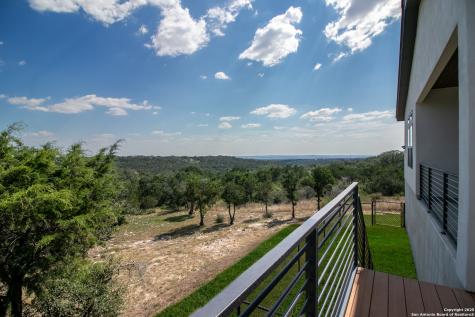 1273 County Road 2801 E Mico TX 78056