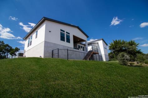 1273 County Road 2801 E Mico TX 78056