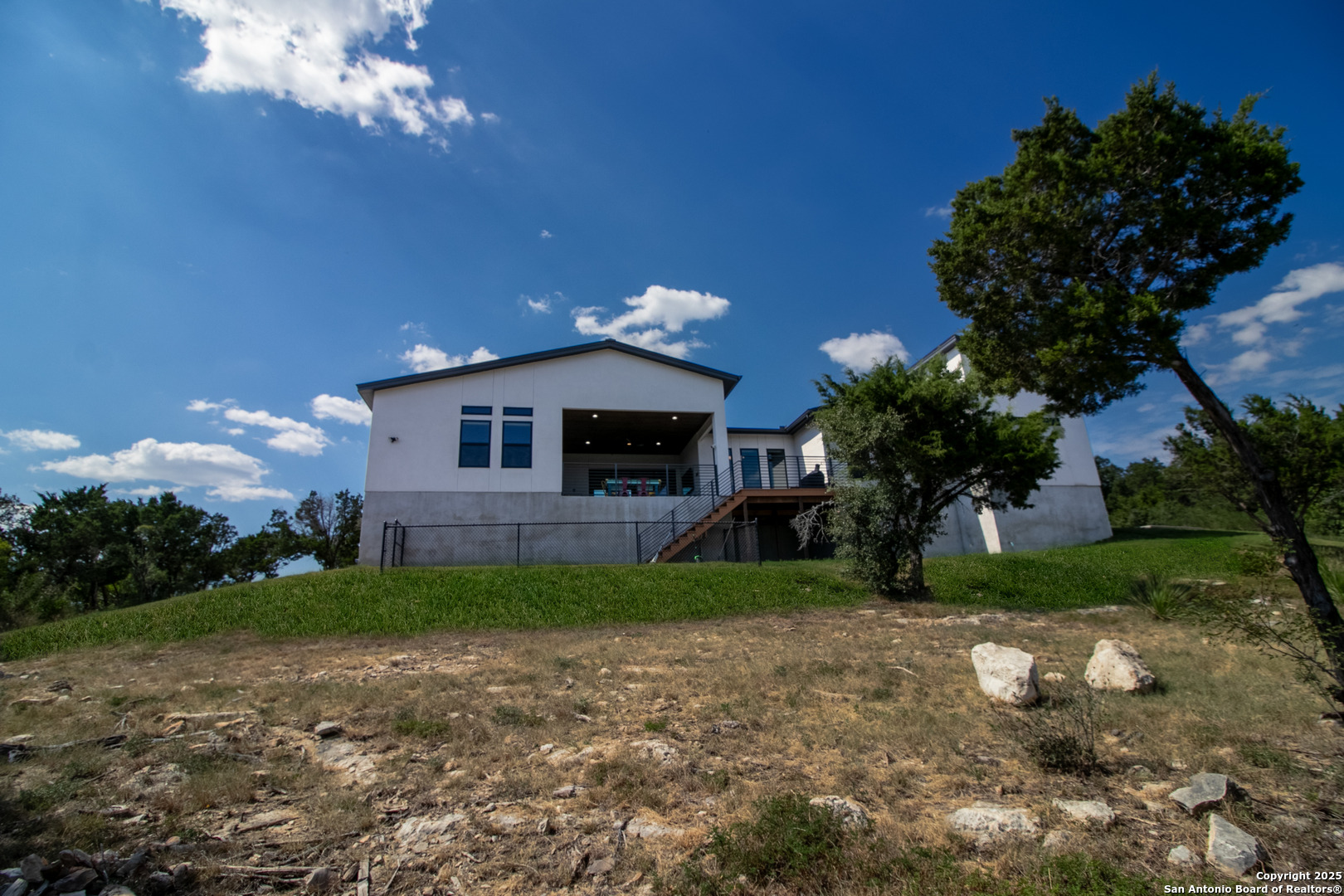 1273 County Road 2801 E Mico TX 78056