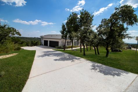 1273 County Road 2801 E Mico TX 78056