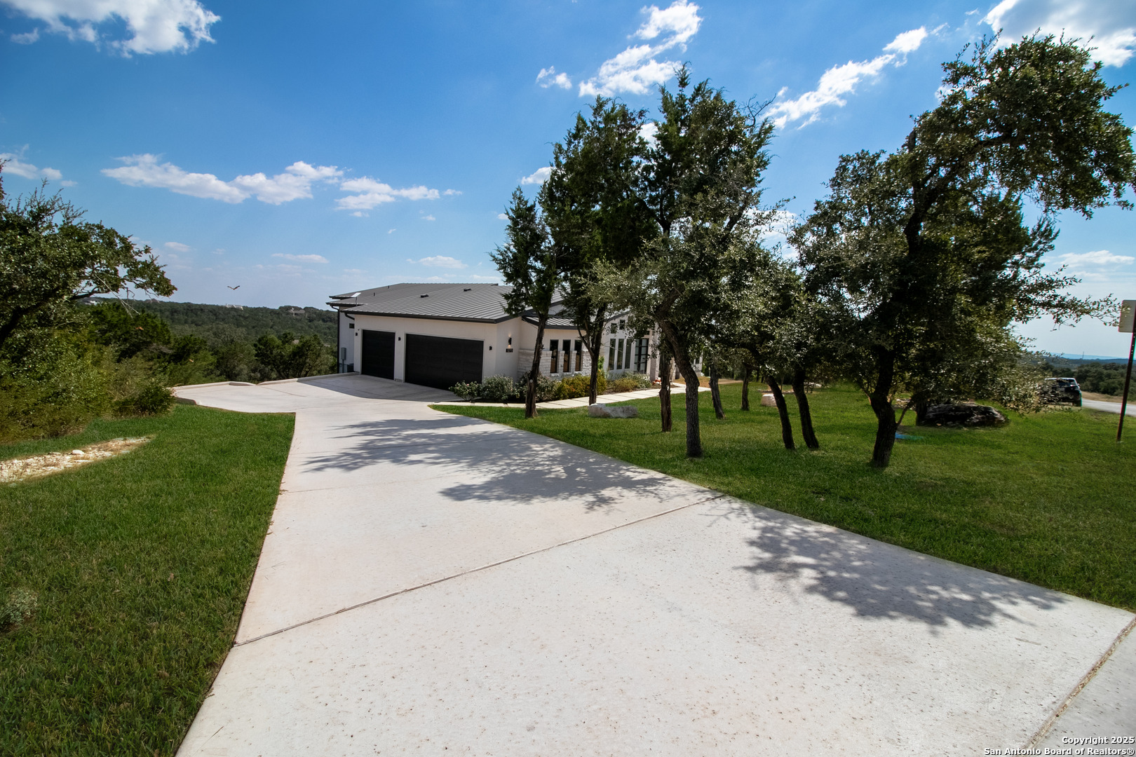 1273 County Road 2801 E Mico TX 78056