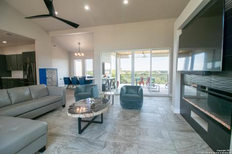 1273 County Road 2801 E Mico TX 78056