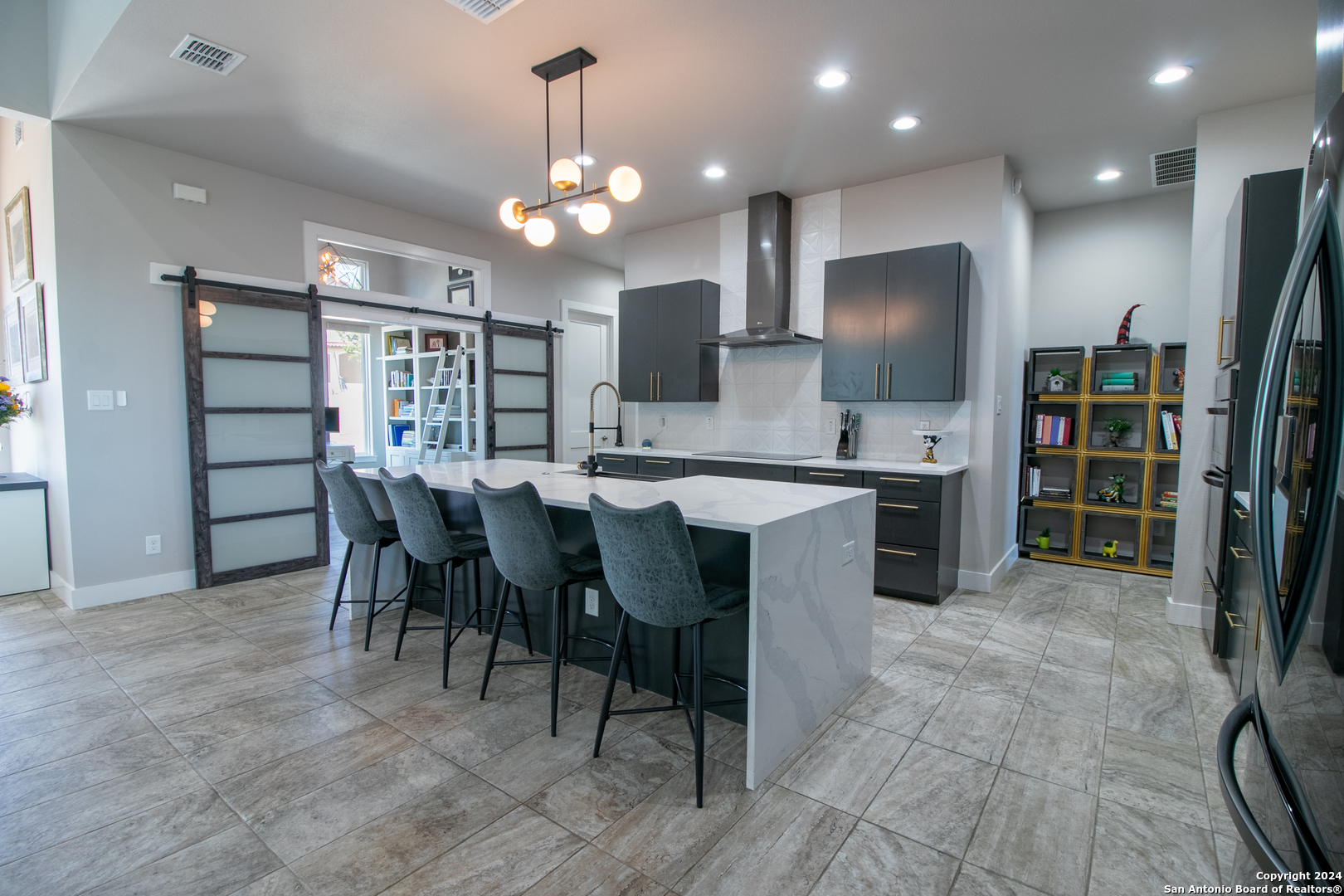1273 County Road 2801 E Mico TX 78056