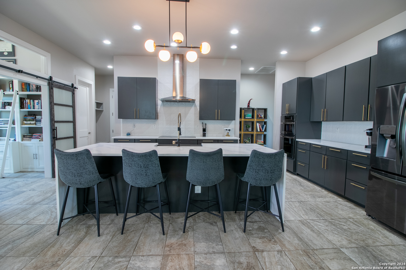 1273 County Road 2801 E Mico TX 78056