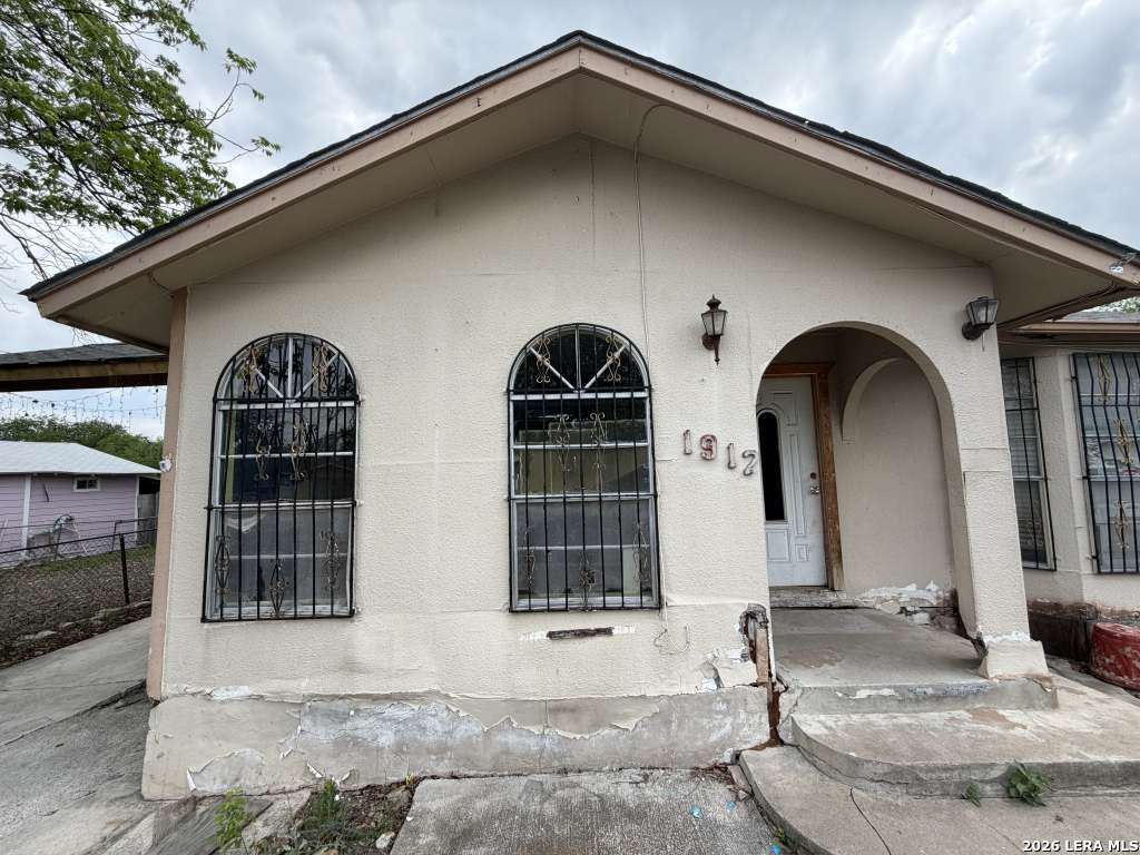 1912 San Carlos San Antonio TX 78207