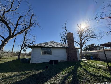 2742 W Kingsbury Street Seguin TX 78155