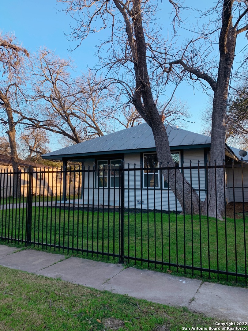 442 Barrett Place San Antonio TX 78225