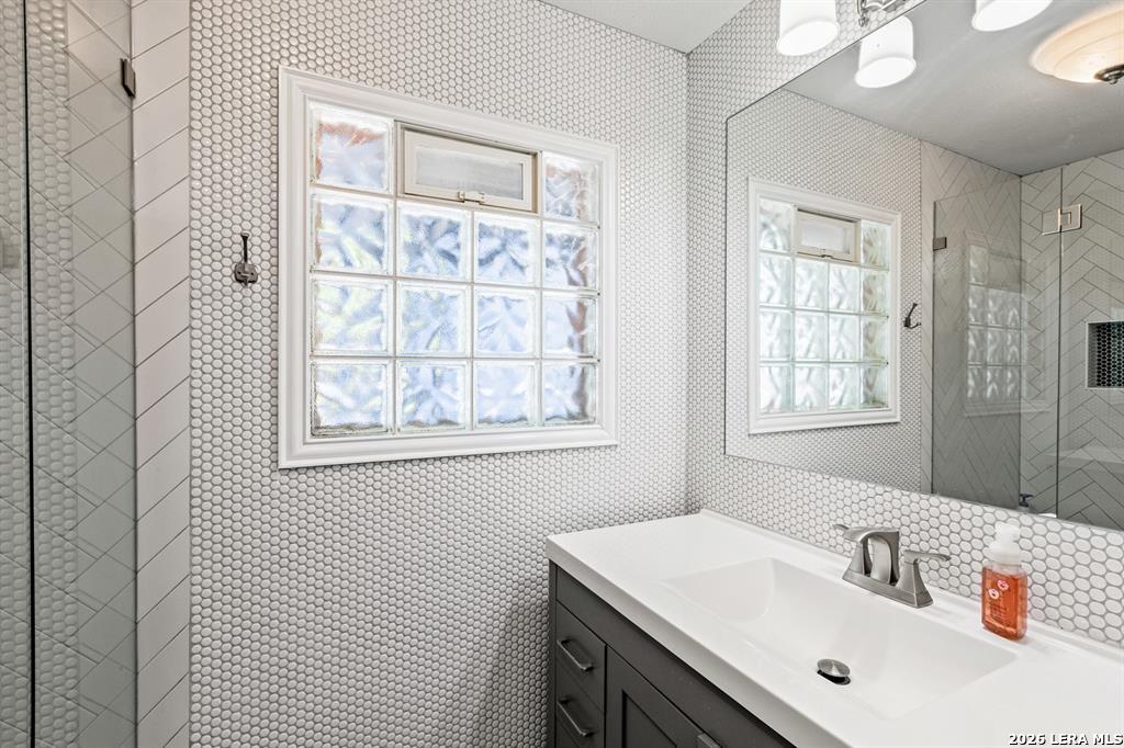 810 River Road Wimberley TX 78676