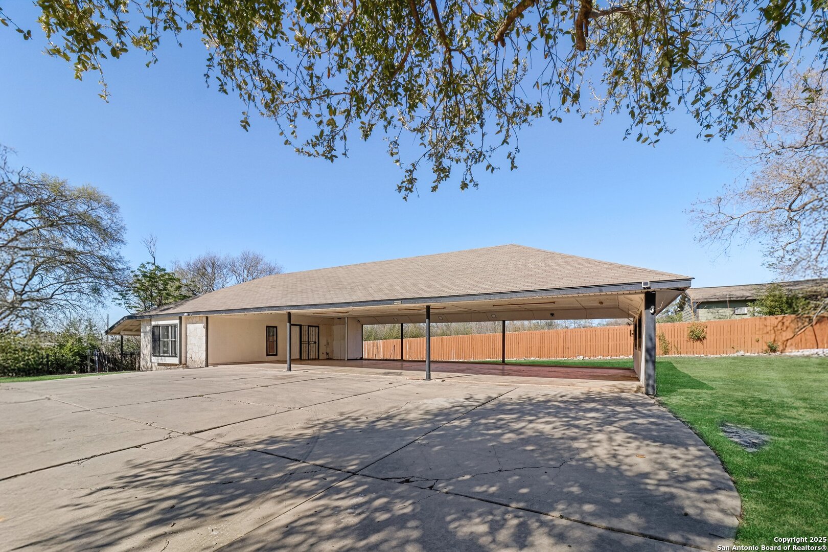 606 E Sunshine San Antonio TX 78228