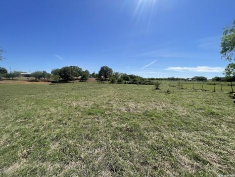 10306 Fm 1681 Nixon TX 78140