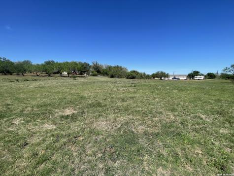 10306 Fm 1681 Nixon TX 78140