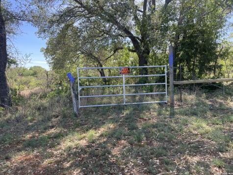10306 Fm 1681 Nixon TX 78140