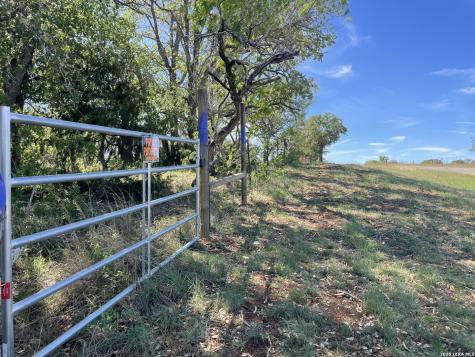 10306 Fm 1681 Nixon TX 78140