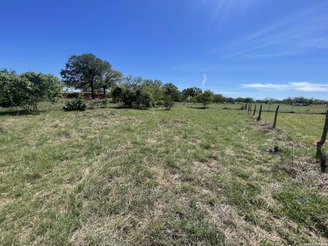 10306 Fm 1681 Nixon TX 78140