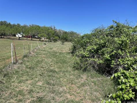 10306 Fm 1681 Nixon TX 78140