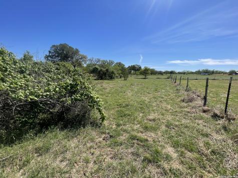 10306 Fm 1681 Nixon TX 78140