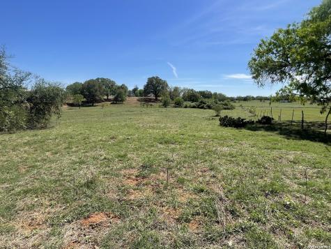 10306 Fm 1681 Nixon TX 78140
