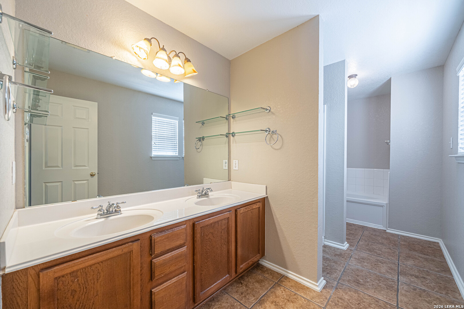 2111 Red Rock Crossing San Antonio TX 78245