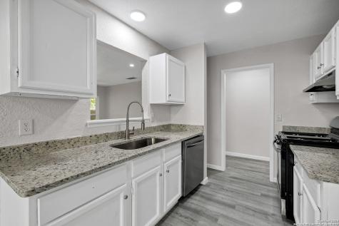5915 Lake Champlain San Antonio TX 78233