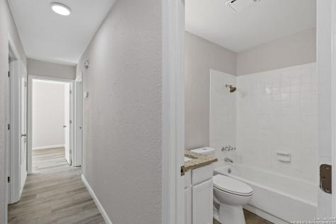 5915 Lake Champlain San Antonio TX 78233