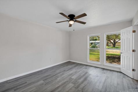 5915 Lake Champlain San Antonio TX 78233