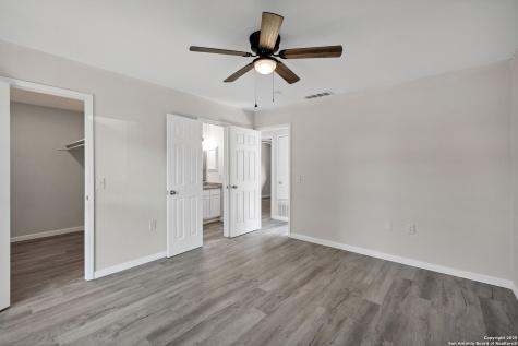 5915 Lake Champlain San Antonio TX 78233
