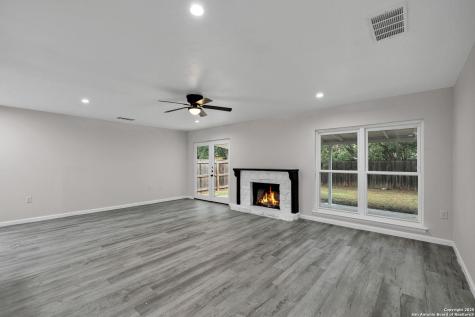 5915 Lake Champlain San Antonio TX 78233
