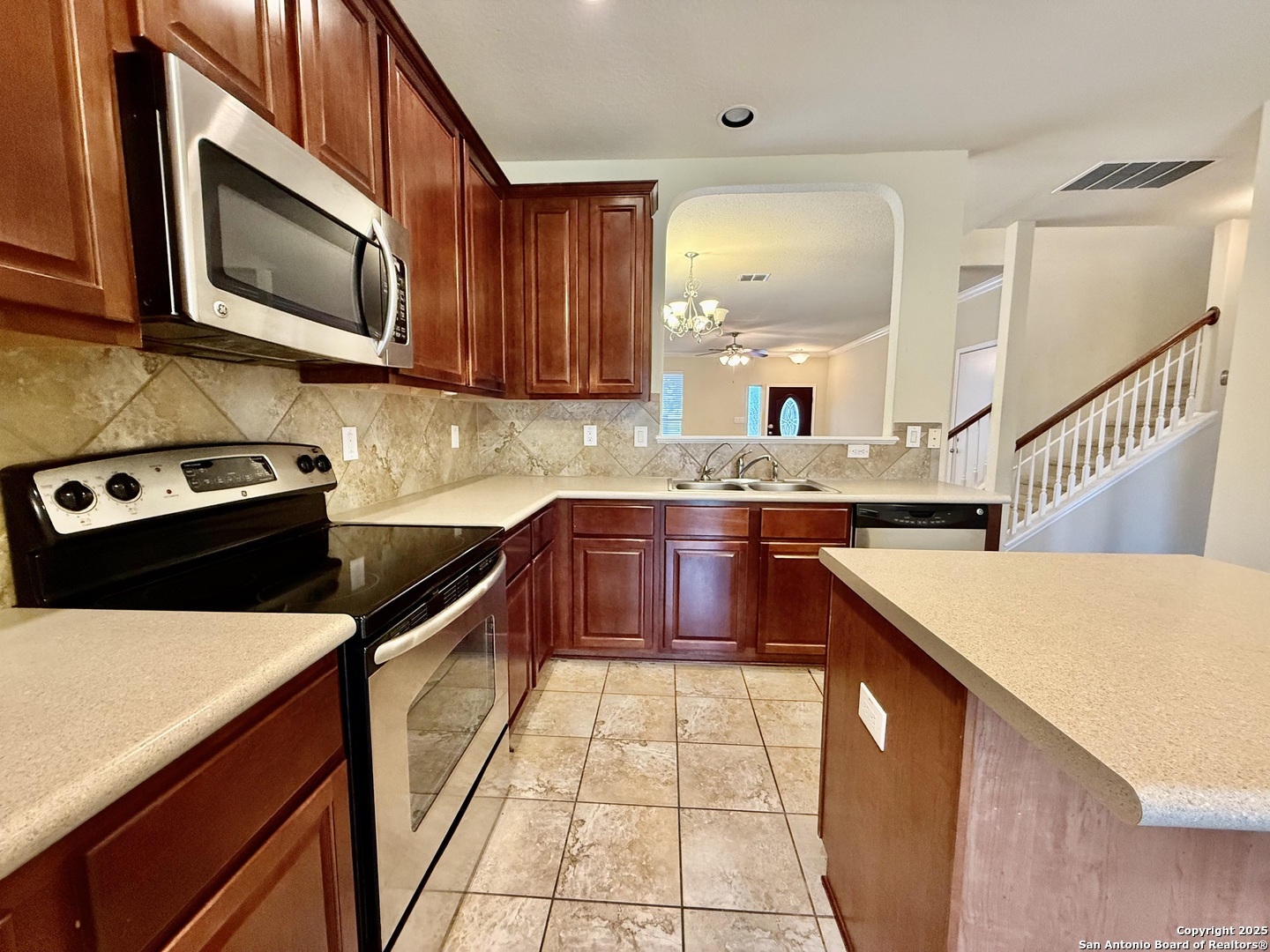 7015 Laguna Beach Converse TX 78109