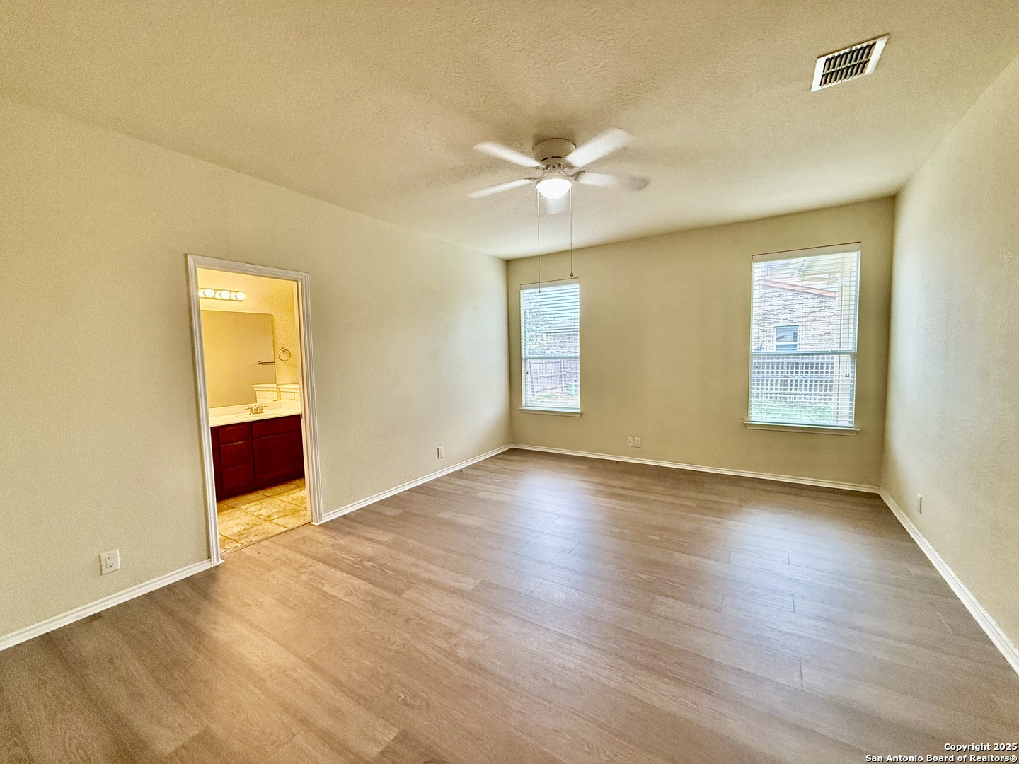 7015 Laguna Beach Converse TX 78109