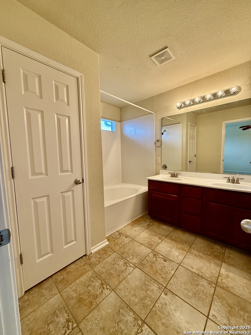 7015 Laguna Beach Converse TX 78109