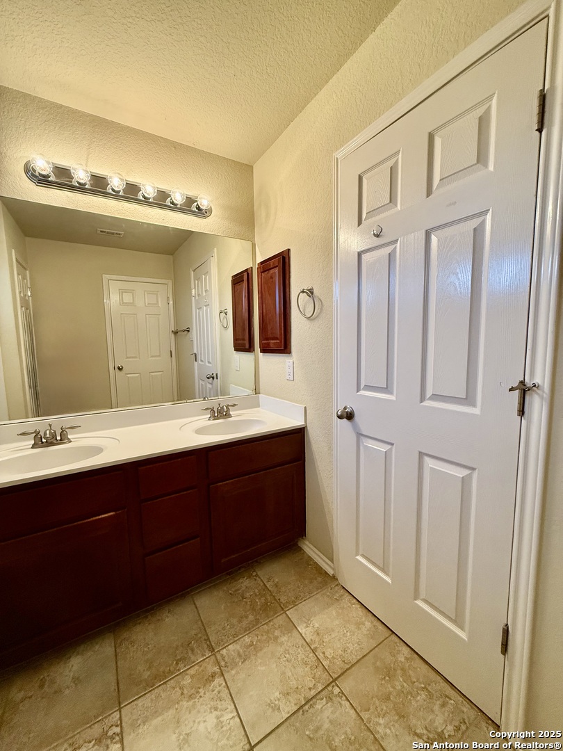 7015 Laguna Beach Converse TX 78109