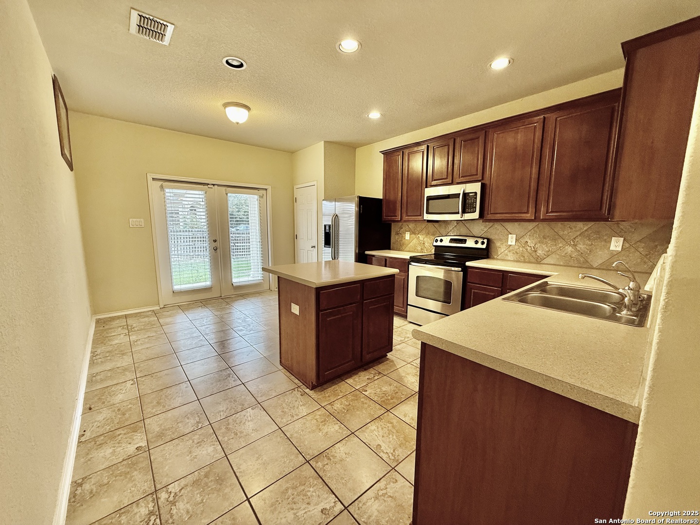7015 Laguna Beach Converse TX 78109