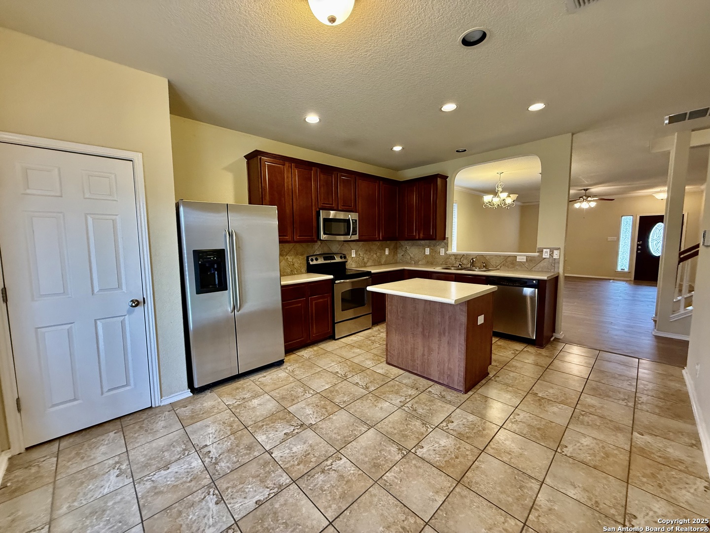 7015 Laguna Beach Converse TX 78109