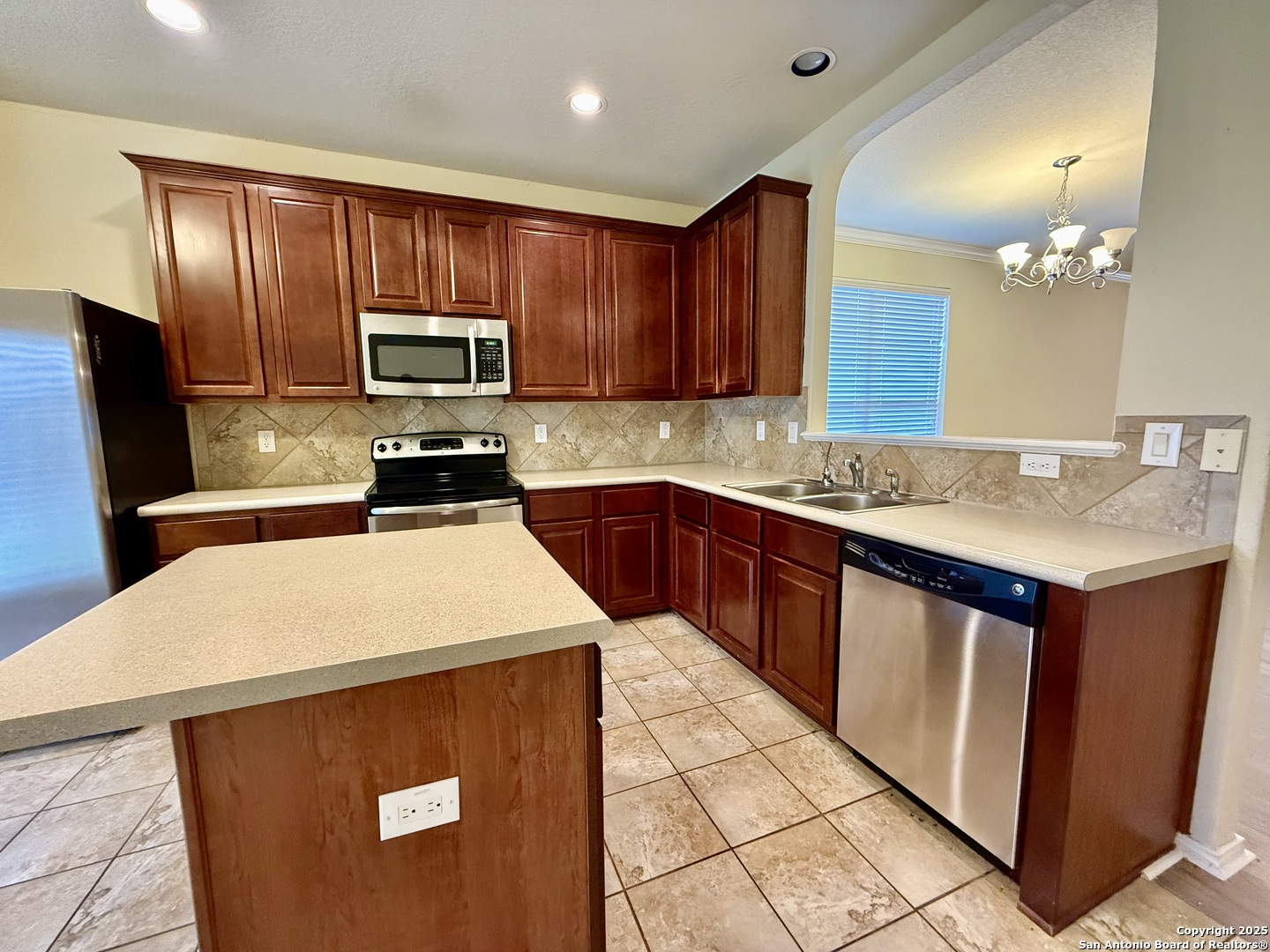 7015 Laguna Beach Converse TX 78109